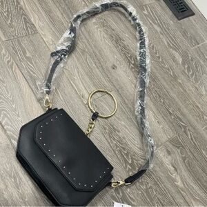 Black‎ purse